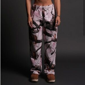 DUAL SHE WRATH SWEATS IN BROWN/LIGHT MAUVE WOODLAND CAMO